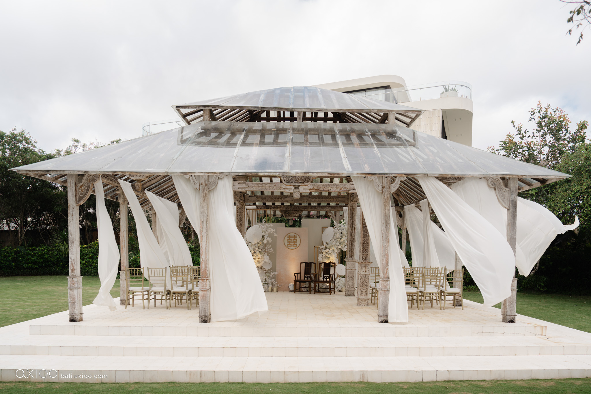 Axioo: A Study in Softness: A Wonderland Uluwatu Wedding in Bali
